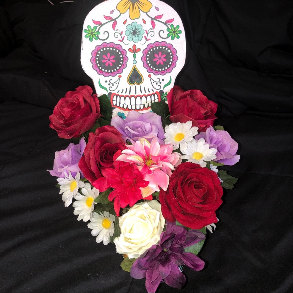 Sugar Skulls Floral Arrangement Day of the Dead Flower Decor Display NEW